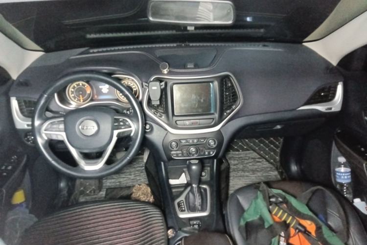 Used Jeep Cherokee 2016 2.4L Leading Smart Version Center Console