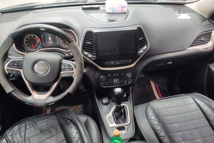 Used Jeep Cherokee 2016 2.4L Professional Edition Center Console