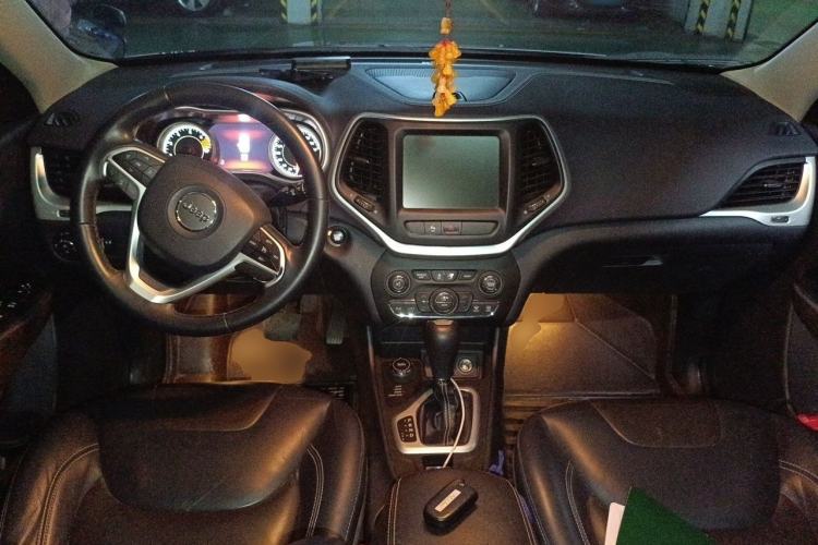 Used Jeep Cherokee 2016 2.4L Professional Edition Center Console