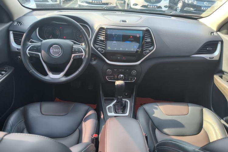 Used Jeep Cherokee 2016 2.4L Leading Edition Center Console