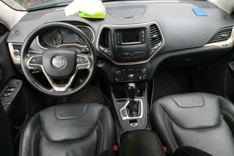 Used Jeep Cherokee 2016 2.4L Leading Edition Center Console