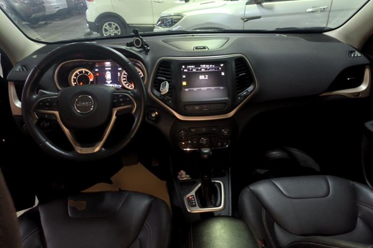 Used Jeep Cherokee 2016 2.0L Superior Edition Center Console