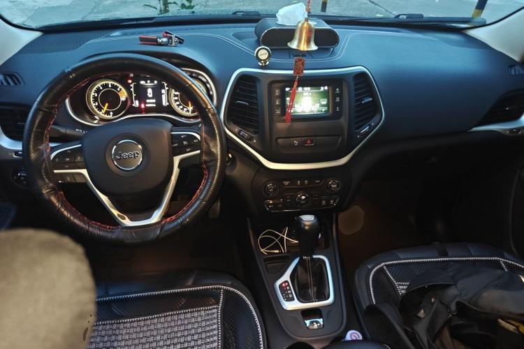 Used Jeep Cherokee 2016 2.4L Leading Edition Center Console