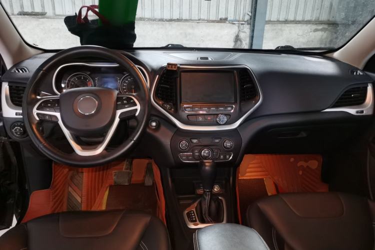 Used Jeep Cherokee 2016 2.4L Leading Edition Center Console