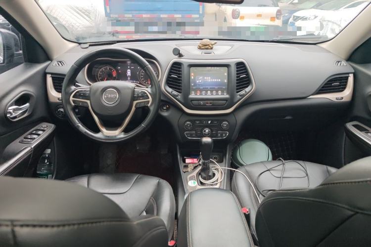 Used Jeep Cherokee 2016 2.4L Leading Smart Version Center Console