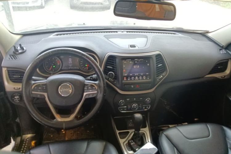Used Jeep Cherokee 2016 2.0L Superior Edition Center Console