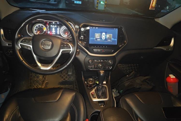 Used Jeep Cherokee 2016 2.4L Leading Edition Center Console