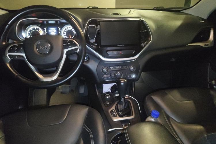 Used Jeep Cherokee 2016 2.4L Professional Edition Center Console