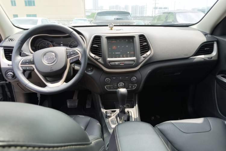 Used Jeep Cherokee 2016 2.0L Superior Edition Center Console