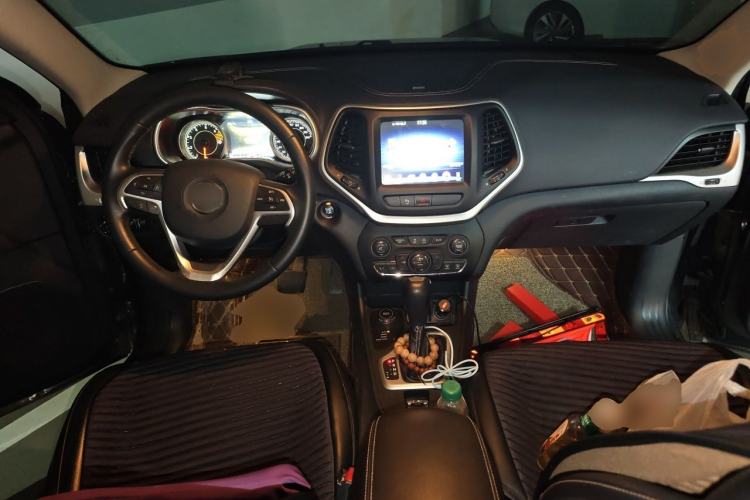 Used Jeep Cherokee 2016 2.4L Professional Smart Version Center Console