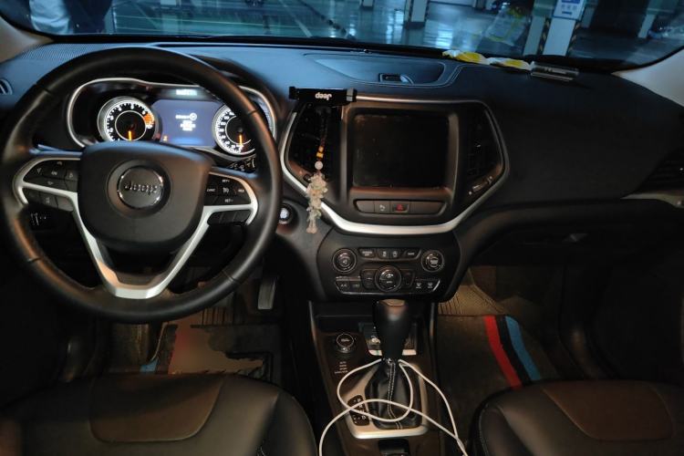 Used Jeep Cherokee 2016 2.4L Professional Edition Center Console