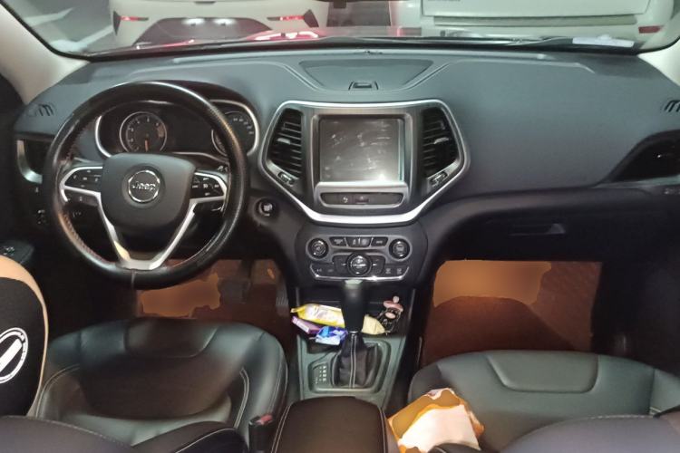 Used Jeep Cherokee 2016 2.4L Leading Edition Center Console