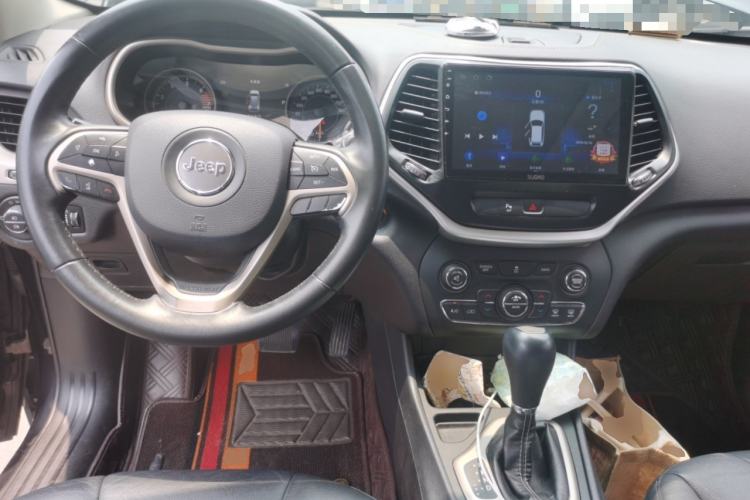 Used Jeep Cherokee 2016 2.0L Superior Edition Center Console