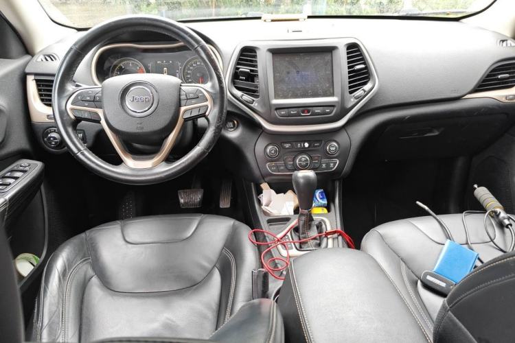 Used Jeep Cherokee 2016 2.4L Leading Edition Center Console