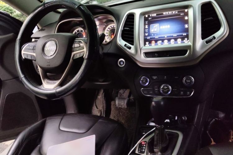 Used Jeep Cherokee 2016 2.0L Superior Edition Center Console