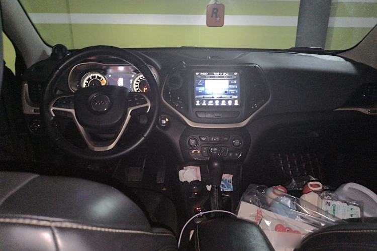 Used Jeep Cherokee 2016 2.4L Professional Smart Version Center Console