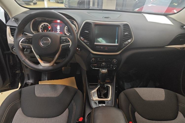 Used Jeep Cherokee 2016 2.0L Smart Version Center Console