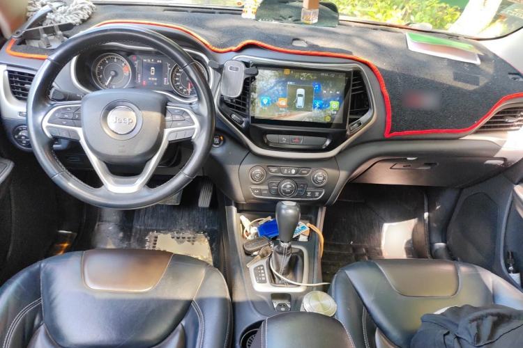 Used Jeep Cherokee 2016 2.4L Leading Edition Center Console