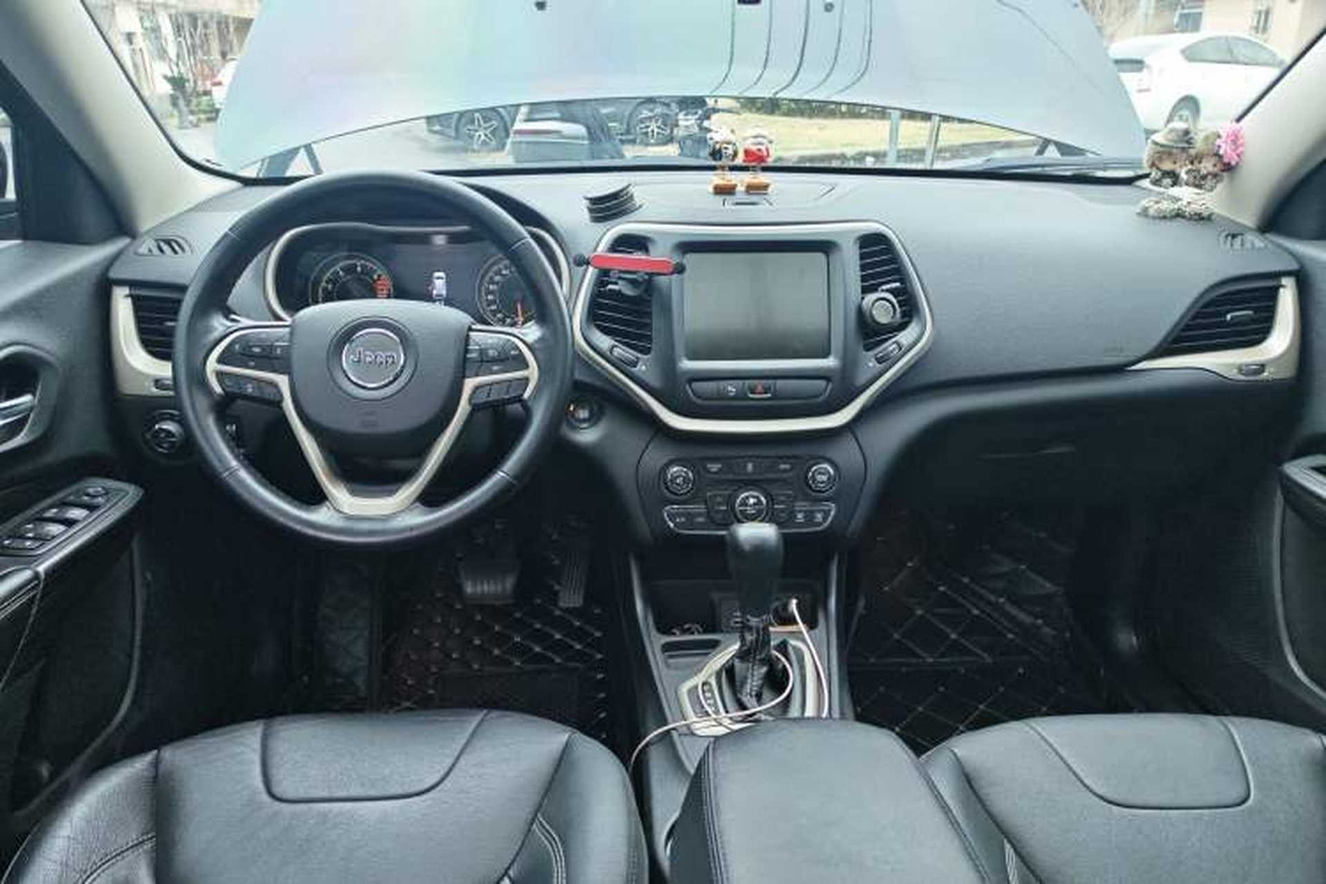 Used Jeep Cherokee 2016 2.0L Superior Edition Center Console