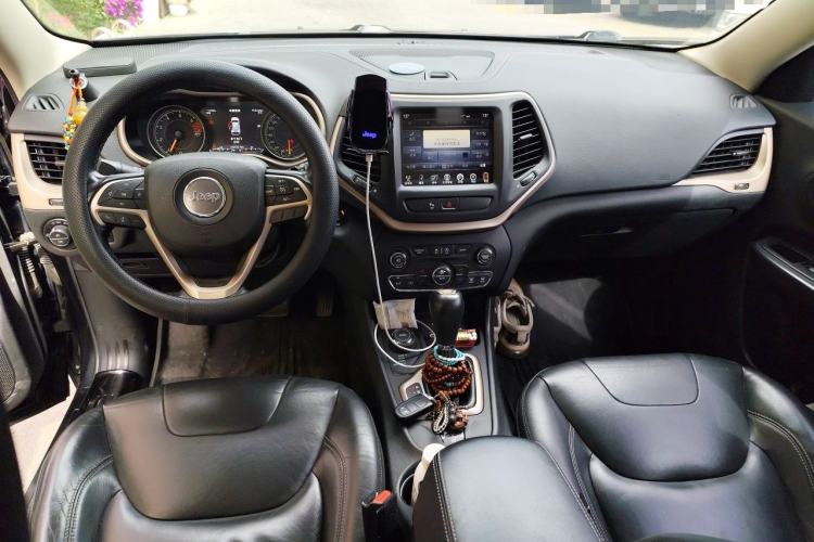 Used Jeep Cherokee 2016 2.4L Professional Smart Version Center Console
