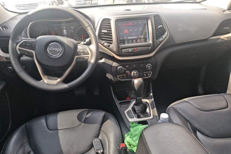 Used Jeep Cherokee 2016 2.0L Superior Edition Center Console