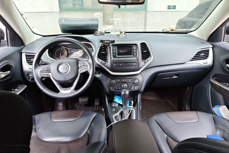 Used Jeep Cherokee 2016 2.4L Professional Edition Center Console