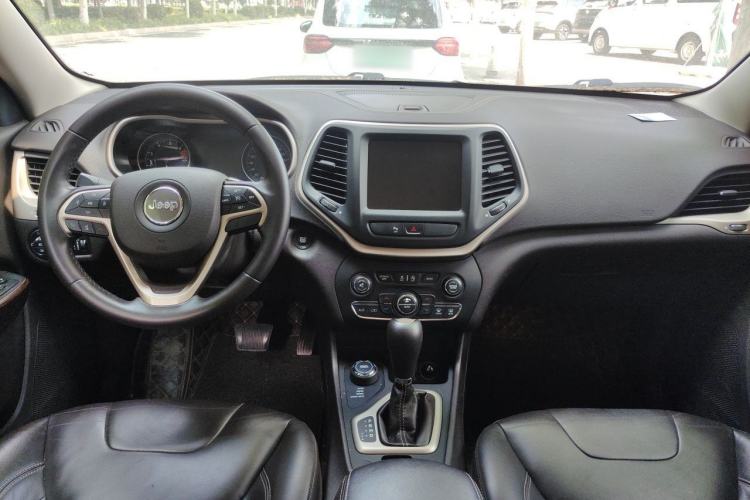 Used Jeep Cherokee 2016 2.4L Professional Smart Version Center Console