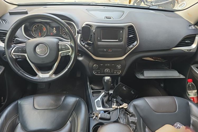 Used Jeep Cherokee 2016 2.4L Leading Edition Center Console