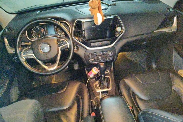 Used Jeep Cherokee 2016 2.4L Leading Edition Center Console