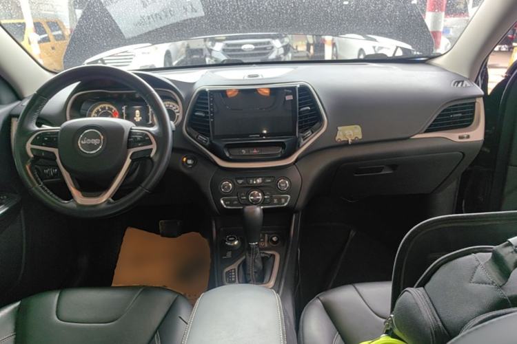 Used Jeep Cherokee 2016 2.4L Professional Edition Center Console