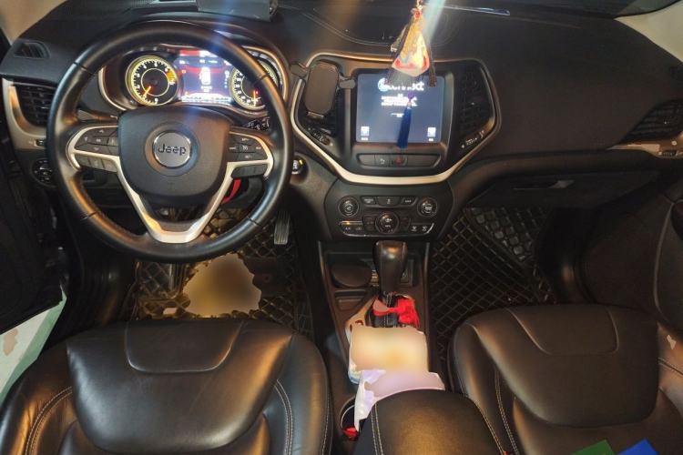 Used Jeep Cherokee 2016 2.0L Superior Edition Center Console