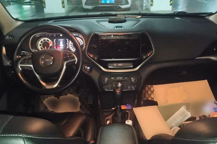 Used Jeep Cherokee 2016 2.4L Leading Edition Center Console