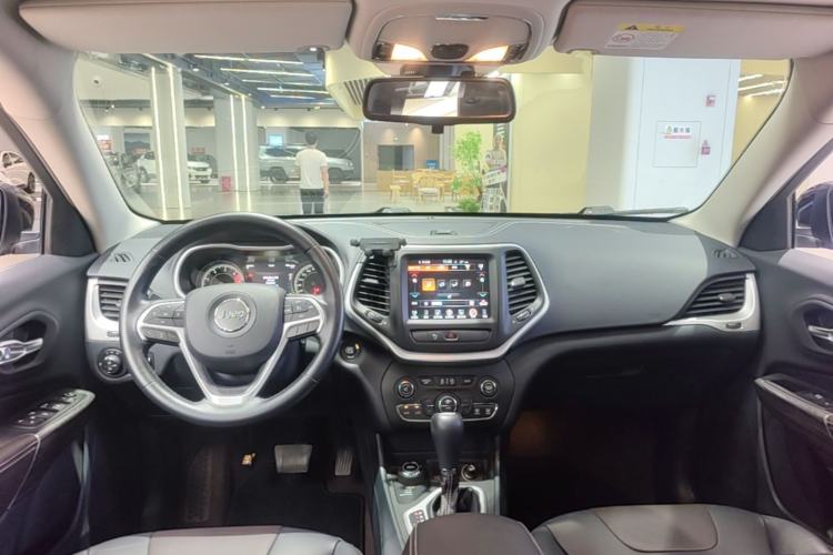 Used Jeep Cherokee 2016 2.4L Professional Smart Version Center Console