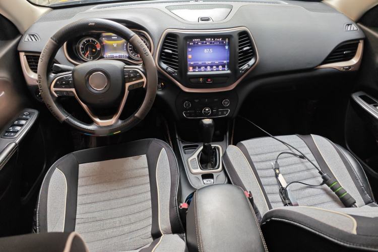 Used Jeep Cherokee 2016 2.0L Superior Edition Center Console