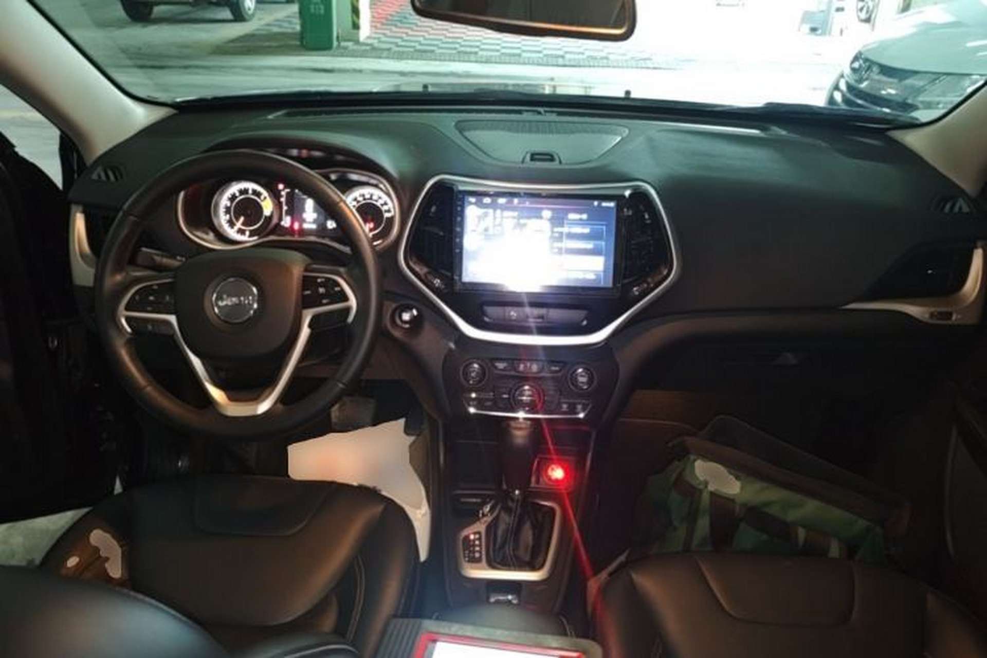 Used Jeep Cherokee 2016 2.4L Leading Edition Center Console
