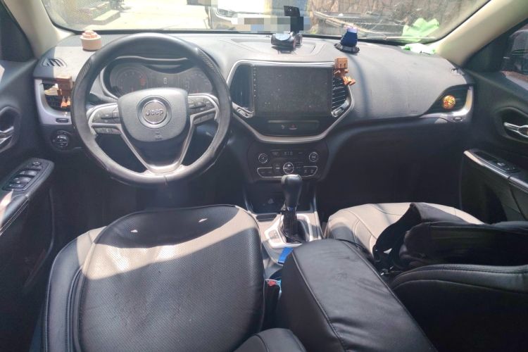 Used Jeep Cherokee 2016 2.4L Leading Edition Center Console