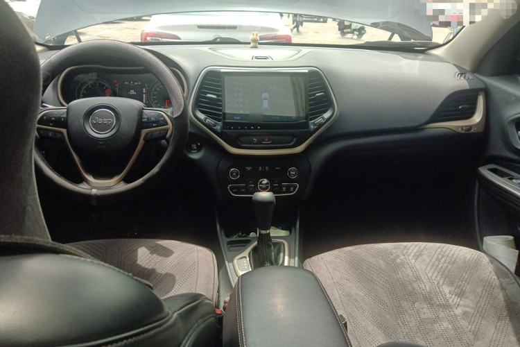 Used Jeep Cherokee 2016 2.4L Leading Edition Center Console