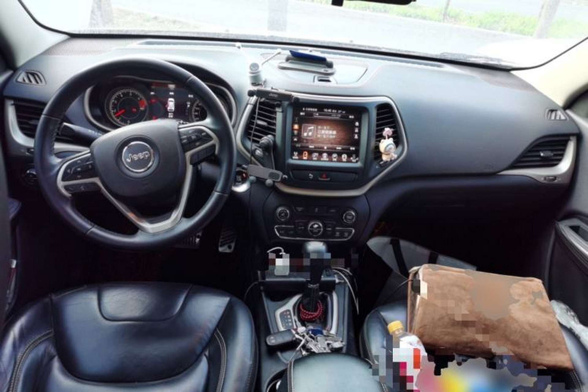 Used Jeep Cherokee 2016 2.0L Superior Edition Center Console