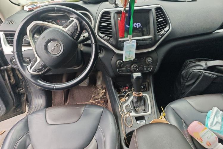 Used Jeep Cherokee 2016 2.4L Leading Smart Version Center Console