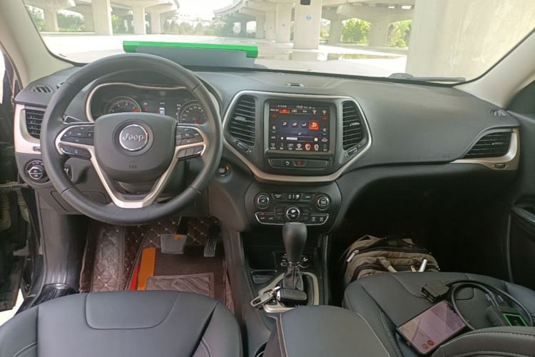 Used Jeep Cherokee 2016 2.4L Leading Smart Version Center Console