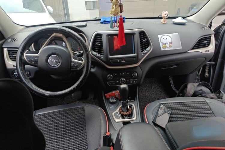 Used Jeep Cherokee 2016 2.4L Professional Smart Version Center Console