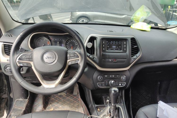 Used Jeep Cherokee 2016 2.4L Leading Edition Center Console