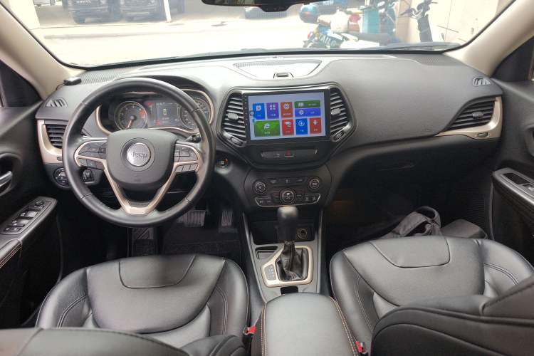 Used Jeep Cherokee 2016 2.0L Leading Edition Center Console