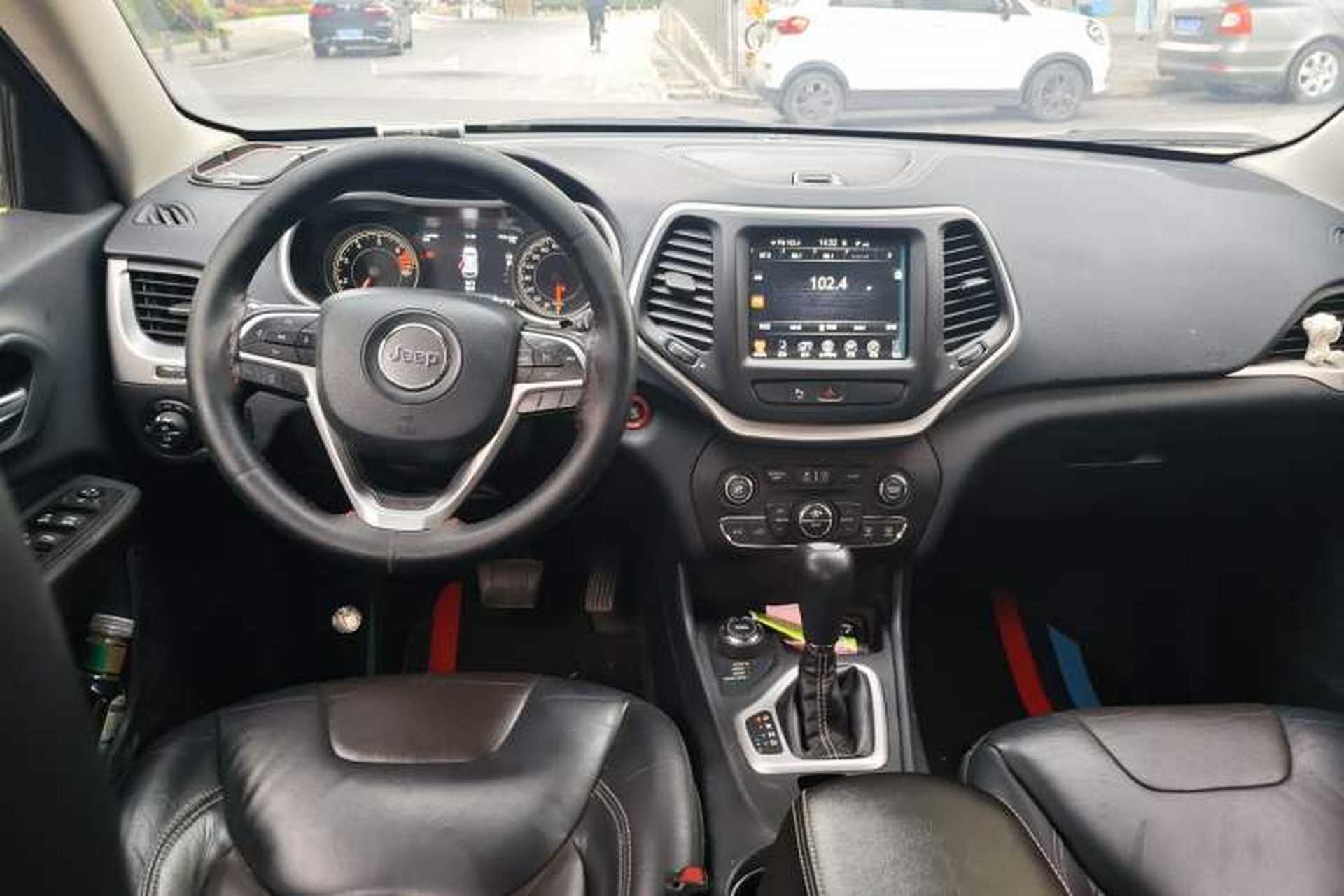 Used Jeep Cherokee 2016 2.4L Professional Smart Version Center Console