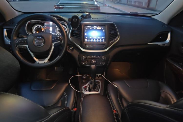 Used Jeep Cherokee 2016 2.4L Superior Edition Center Console