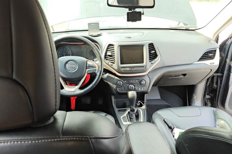 Used Jeep Cherokee 2016 2.0L Superior Edition Center Console
