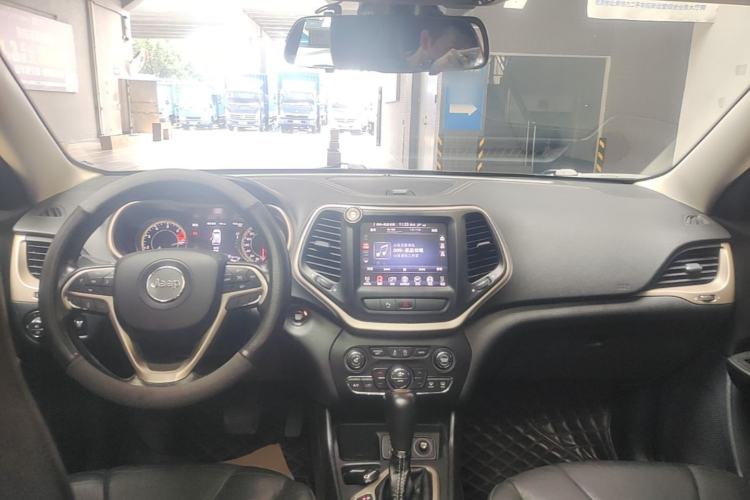 Used Jeep Cherokee 2016 2.4L Leading Smart Version Center Console
