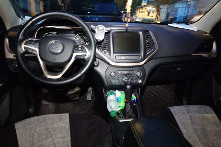 Used Jeep Cherokee 2016 2.0L Superior Edition Center Console