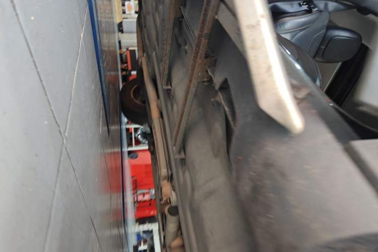 Used Jeep Cherokee 2016 2.4L Professional Smart Version Chassis Front Right