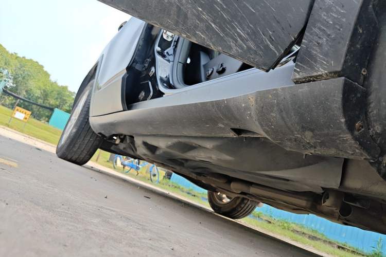 Used Jeep Cherokee 2016 2.0L Superior Edition Chassis Front Right